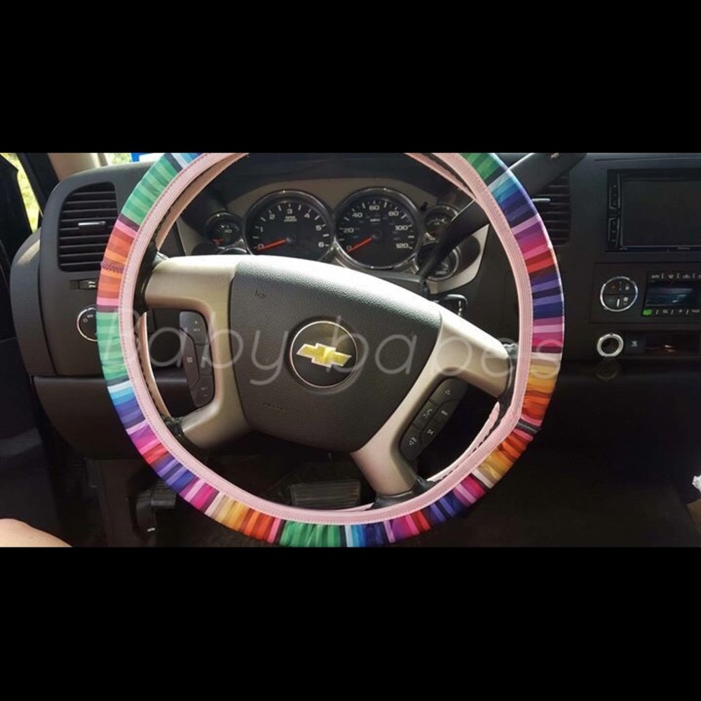 Super cute steering wheel cover!